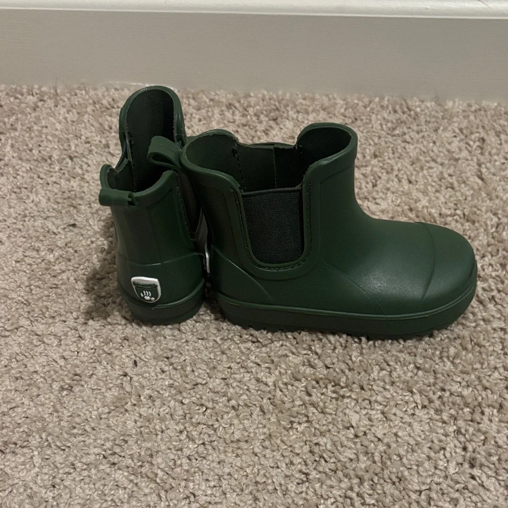 Kids Green Boots - Picture 1 of 1